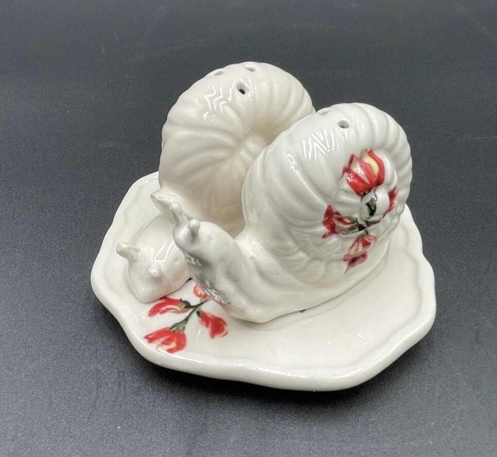 Anthropologie Nathalie Lete Marais Cottage Stoneware Snail Salt & Pepper Shakers