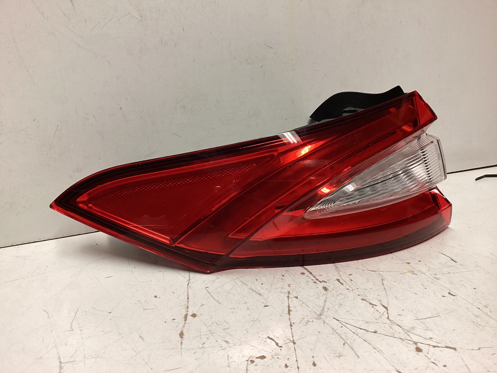 2017 2018 2019 2020 MASERATI LEVANTE LEFT TAIL LIGHT LED OEM USED