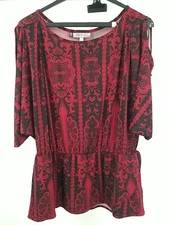 Jennifer Lopez JLO Stretchy Top Blouse Size Large L Red Black Print Slit Sleeves