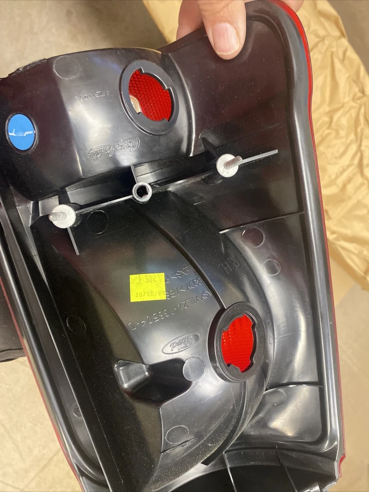 Luz trasera derecha original OEM 2001-2003 Ford Explorer Foto 4 de 4