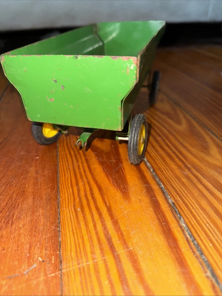 Vagón de juguete John Deere vintage de metal verde con ruedas amarillas - coleccionable Foto 2 de 4