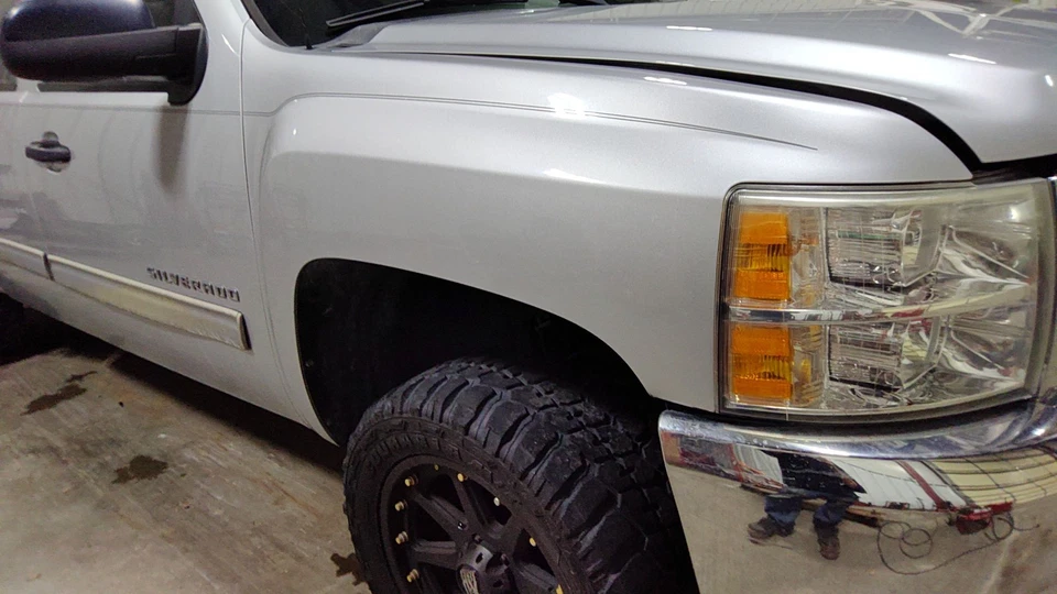 Оригинальное правостороннее крыло для Chevrolet Silverado 2007-2013 годов выпуска (серебристое Ice GAN) - Изображение 3 из 3