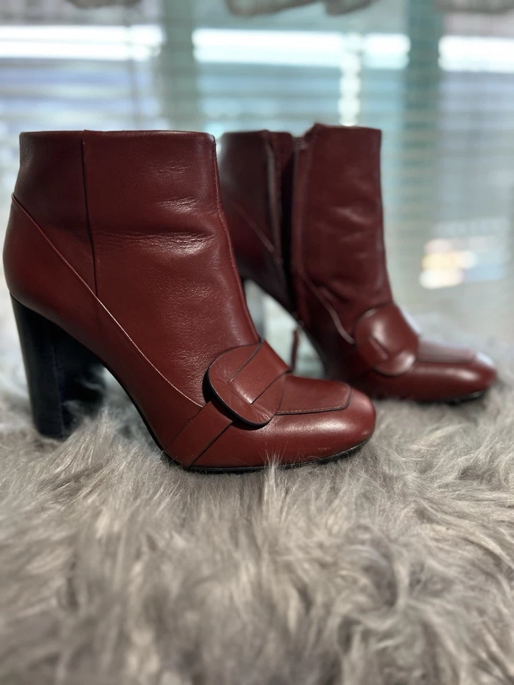 Botas de tornozelo femininas Tory Burch couro vermelho cereja borgonha, tamanho 7 - Imagem 2 de 4