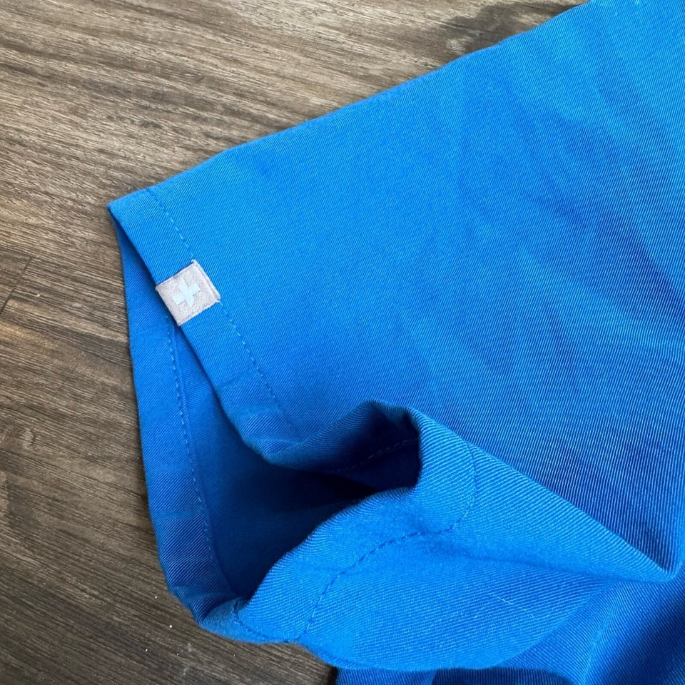 FIGS Women's Catarina OnePocket Scrub Top Size Small Blue Style FW1000