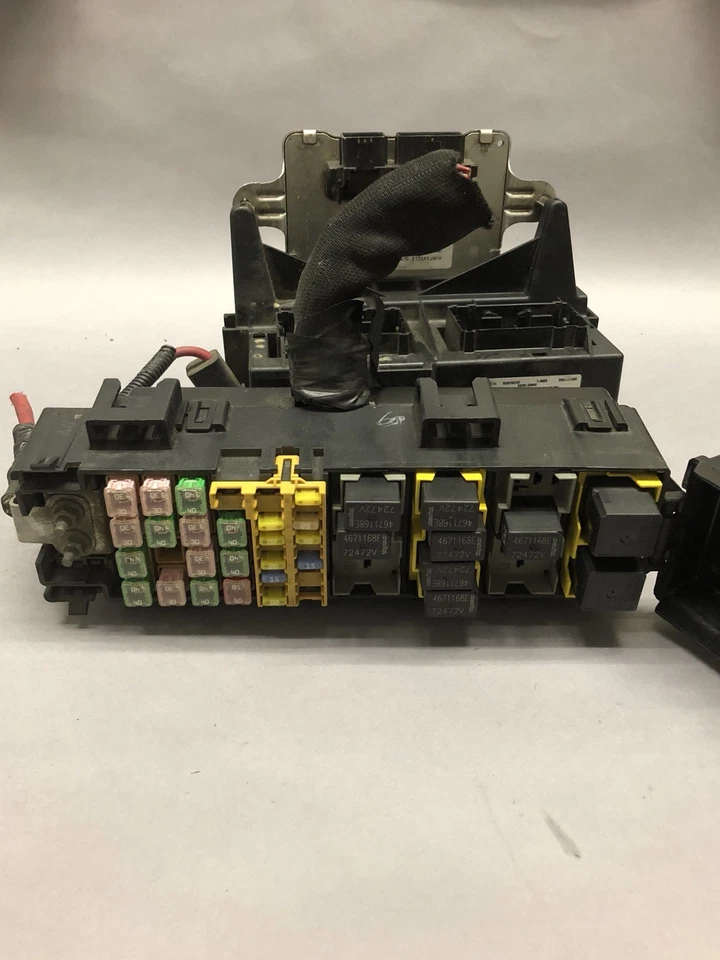 Dodge Durango 2007 2008 2009 caja de fusibles 4,7 L 04692192aa OEM Foto 4 de 4