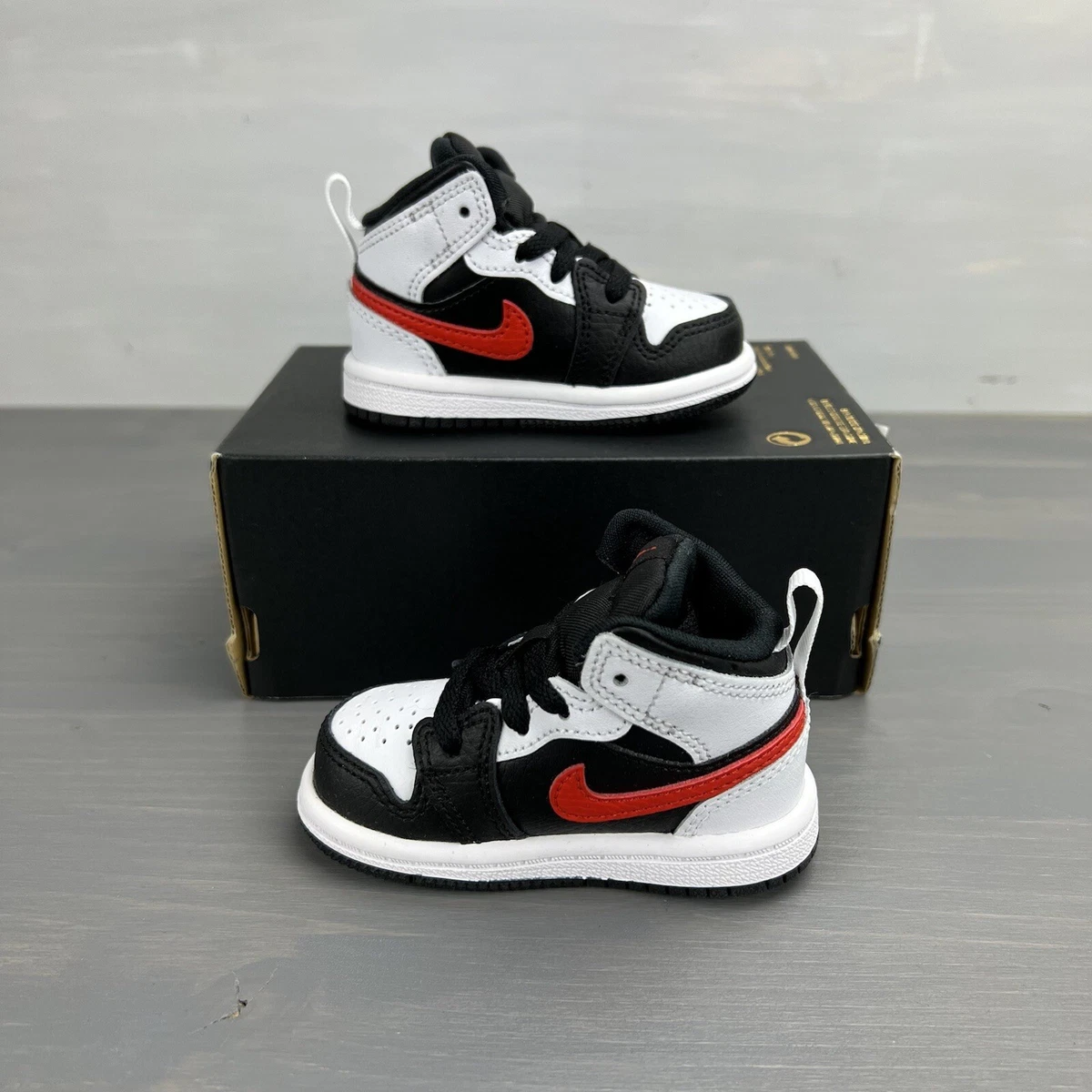 Jordan Jordan 1 Mid SE (niño pequeño)