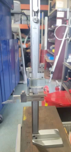 Mitutoyo 12" Vernier Height Gauge Stainless 520-152 Clean