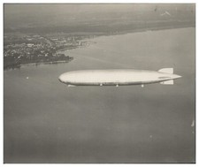 ZZ-3759/ LZ 127 Zeppelin über Friedrichshafen Foto Luftbild 14 x 11,5 cm ca.1935