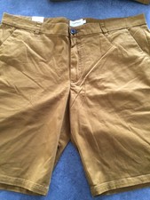 Farah Mens Bassett Chino Shorts in Brown / Olive Brown Size 38 Waist. New & Tags