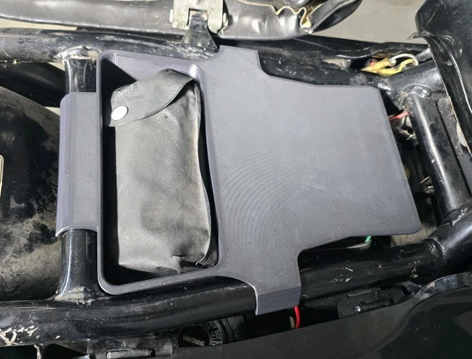 Подседельный лоток для хранения Suzuki GS850G/GS1000G 1979-1981 годов выпуска - Изображение 4 из 4