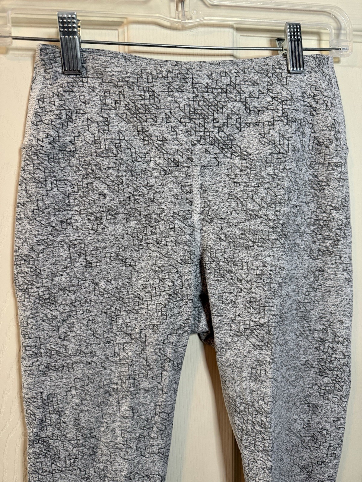 NOBULL Light Gray Pattern Legging Capri Geometric… - image 2