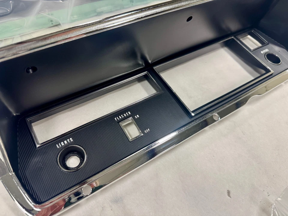 1967 1968 1969 67 68 A Body Plymouth Valiant dash gauge bezel like NOS 2771193 - Image 4 of 4