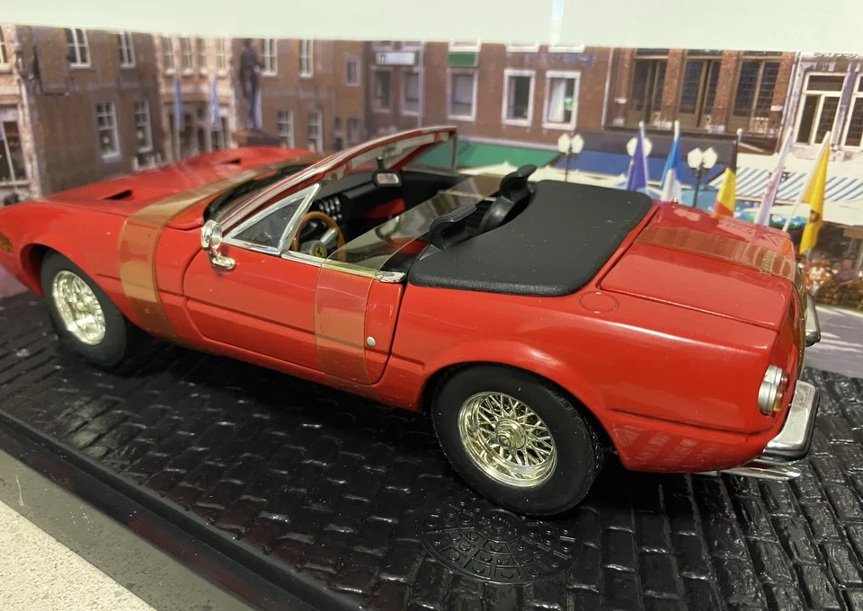 Hot Wheels 1:18 1968 Ferrari 365 GTS4 #25730 Diecast Supercar Rare NEW - Image 3 of 4