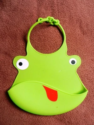 Silikon Lätzchen Set verstellbar mit Auffangschale grün Frosch spülmaschinenfest - Bild 1 von 2