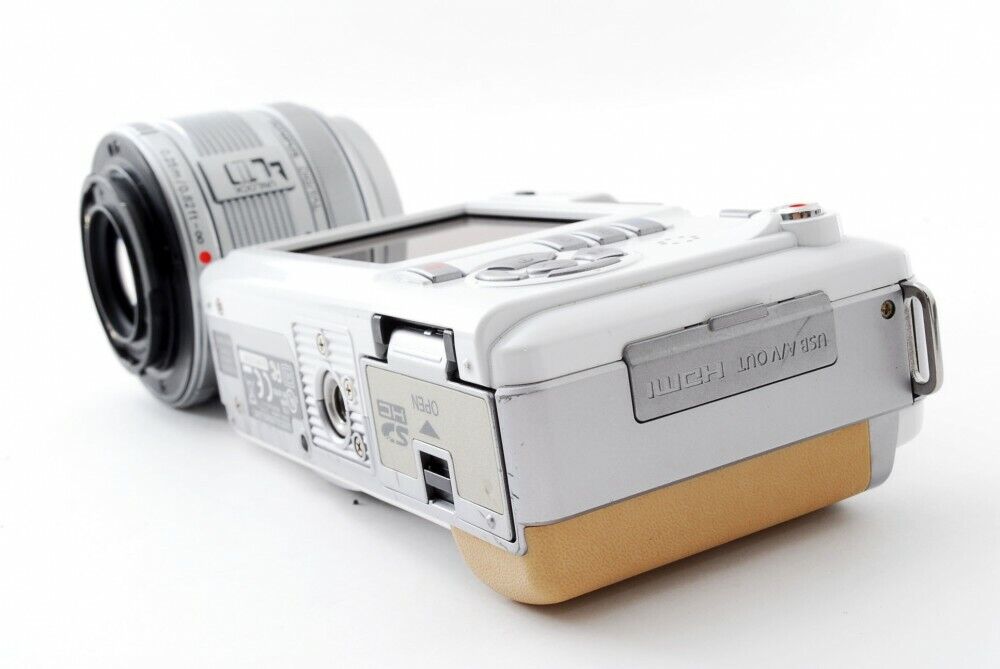 Olympus PEN E-PL1 12.3MP 14-42mm Lens White Olympus PEN E-PL1 12.3MP 14-42mm Lens White