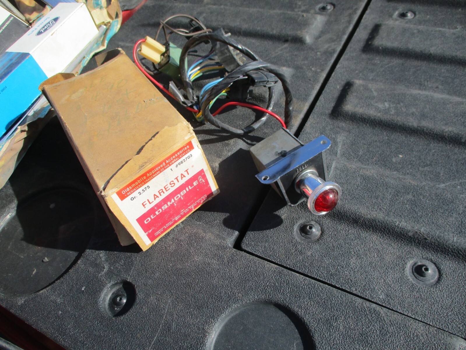 NOS GM 196466 OLDSMOBILE HAZARD DASH SWITCH ACCESSORY KIT SIGNAL STAT