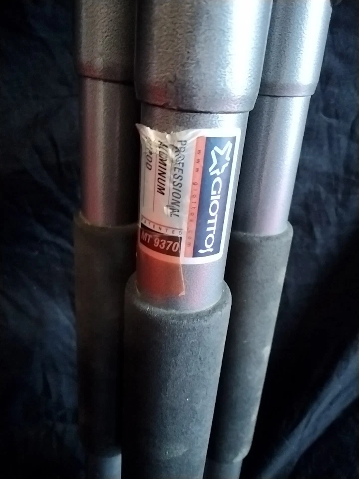 Giottos MT9370 Professional Aluminum Tripod FREE SHIPPING, 3126 Bogen Head - Image 4 of 4