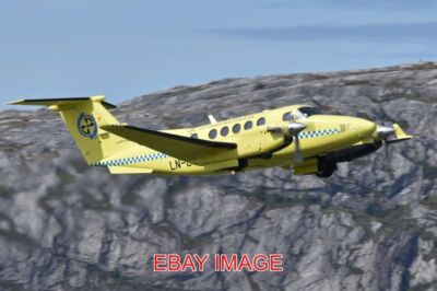 PHOTO  AEROPLANE HAWKER BEECHCRAFT B200 SUPER KING AIR 'LN-LTC' C/N BB-2002 BUIL