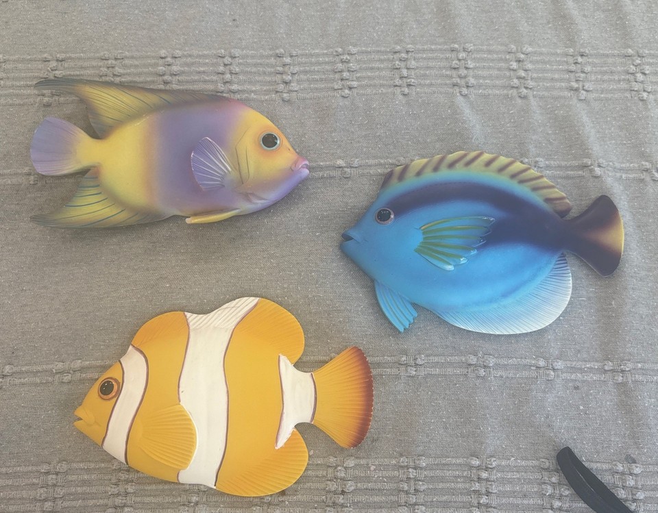 A genuine 1996 Sue Williams resin fish set is a certified piece of coastal 90s kitsch that hits differently as a found-object conversation starter.