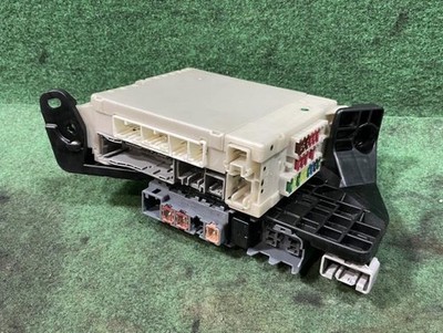 Vellfire DBA-ANH20W Fuse Box 2.4Z 7 people 202 82730-58222