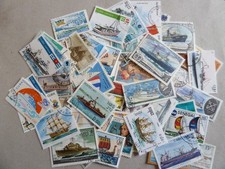 LOT DE 100 TIMBRES DIFFERENTS THEME "BATEAUX"