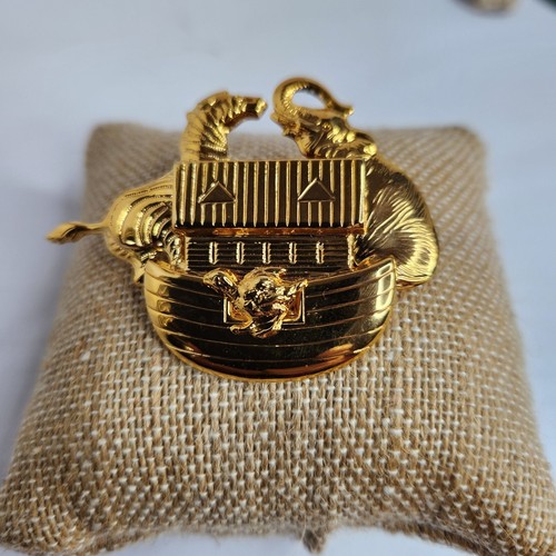 VINTAGE Noah's Ark Premier Design Gold Tone Brooch Fashion Jewelry Pin