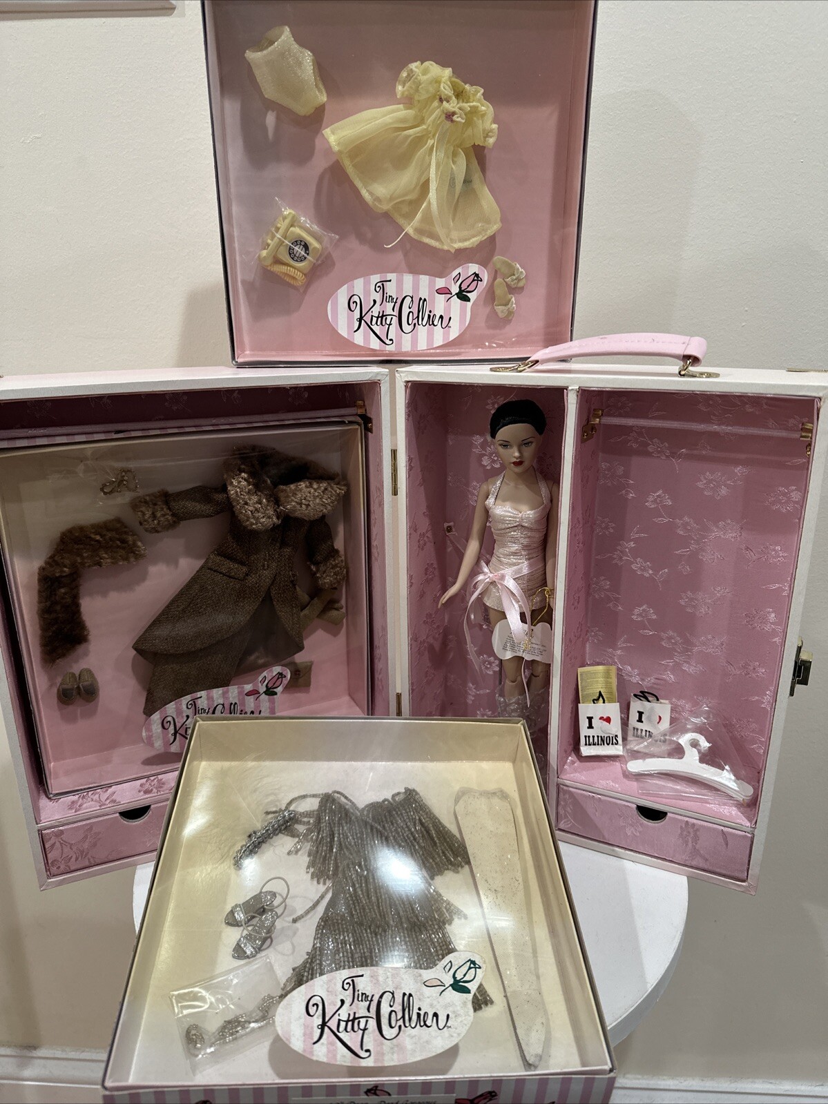 Robert Tonner Doll Tiny Kitty Collier LOT NIB VHTF Convention Trunk Outfits 10”
