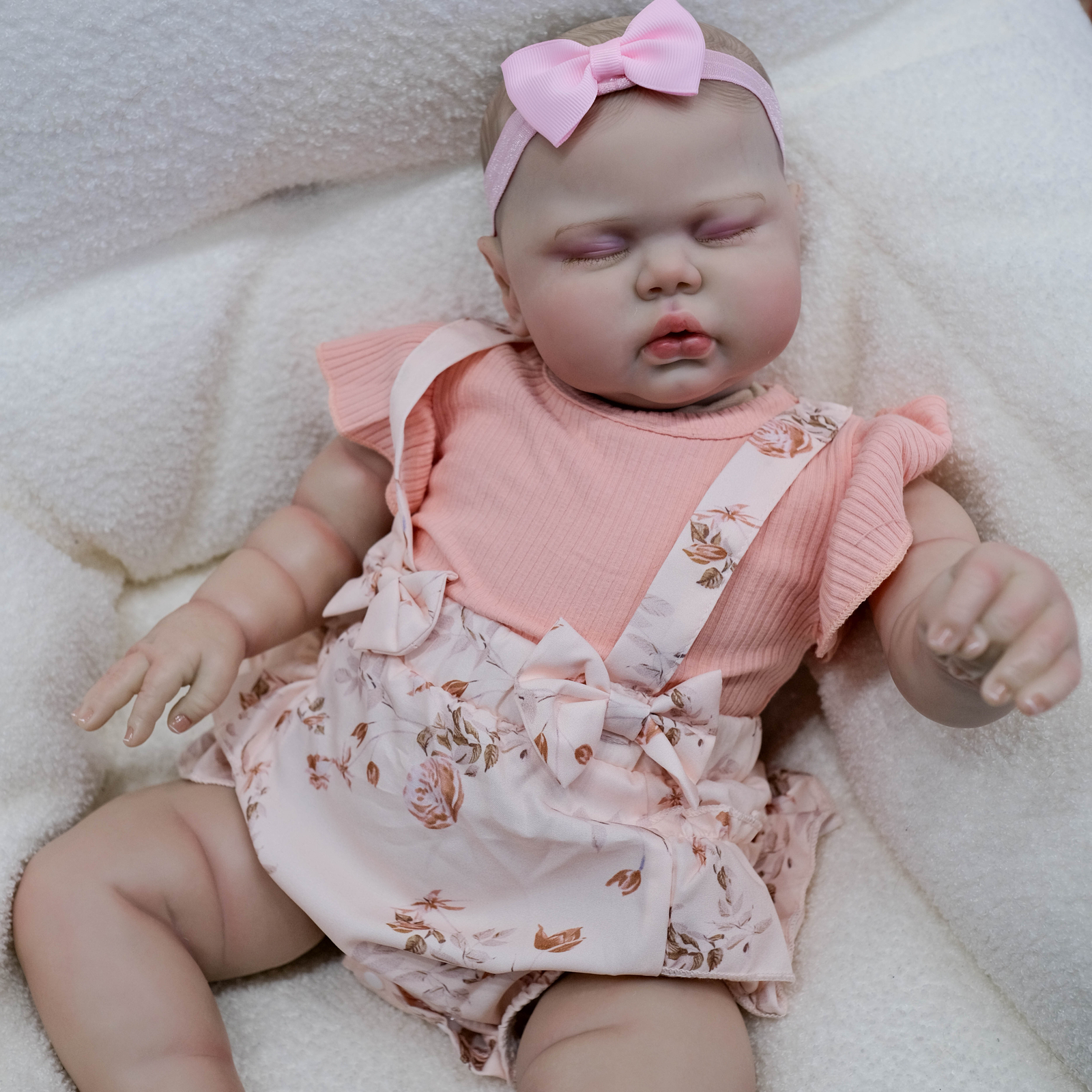 24 Inch Large Reborn Baby Dolls Cute Soft Body Baby Sleeping