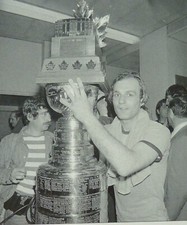 CLASSIC HOCKEY PHOTO PRINT GUY LAFLEUR  STANLEY CUP CELEBRATION 