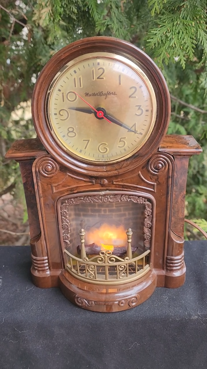 Vintage 1960s Mastercrafters 272 Animated Fireplace Novelty Clock