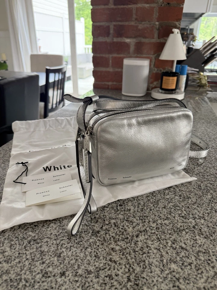 Bolso para cámara de cuero metálico Proenza Schouler Watts - exclusivo 150 aniversario Foto 2 de 4