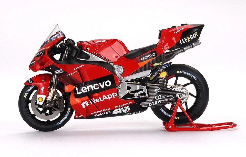 TSM Model 1:12 DUCATI DESMOSEDICI GP22 #63 FRANCESCO BAGNAIA WORLD CHAMPION 2022 - Imagen 3 de 4