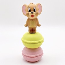 Mini figurine mascotte Tom & Jerry Jerry sur un macaron Bandai Gacha capsule ...