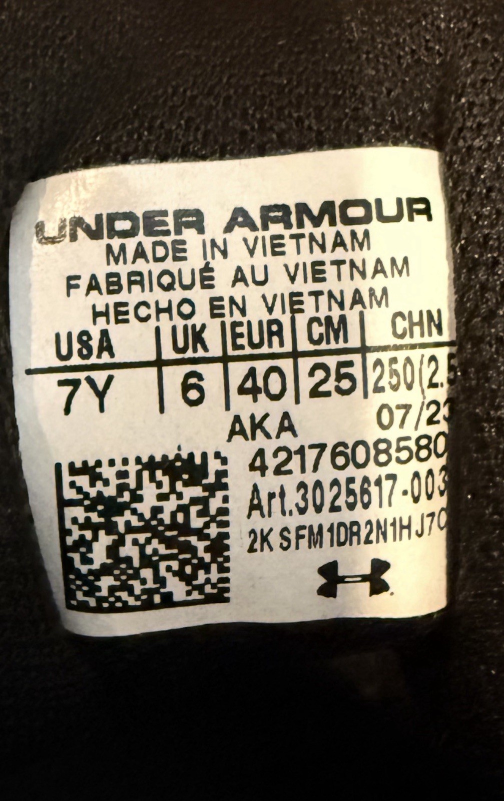 Under Armour Size 7y Black thumbnail 5