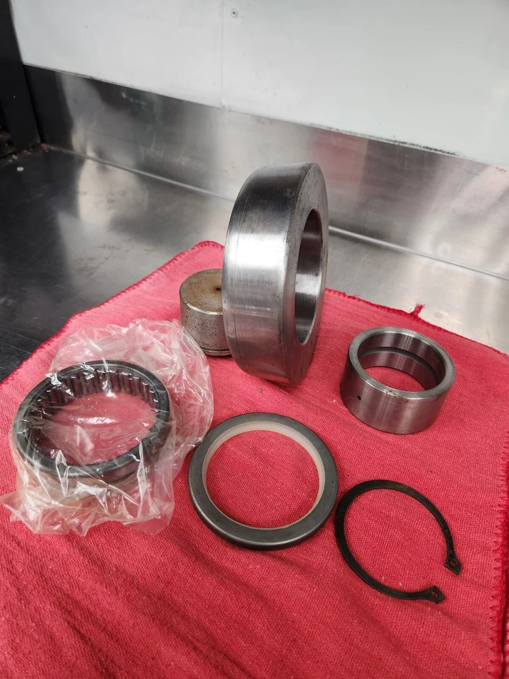 RODILLO RASCADOR DE PISO TOCADOR/INTERNACIONAL NUEVO DISEÑO 412-412B CON RODAMIENTO Foto 2 de 4