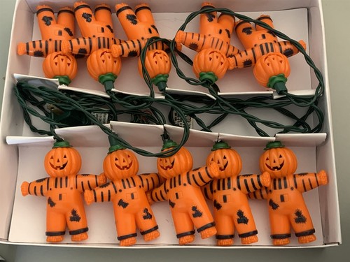 Halloween Scarecrow Miniature Light Set, NEW IN BOX, NOS Blow Mold Scarecrows - Picture 2 of 2