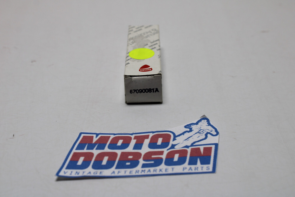 Ducati Monster 400 Monster 900 67090081A Champion RA6HC Spark Plug