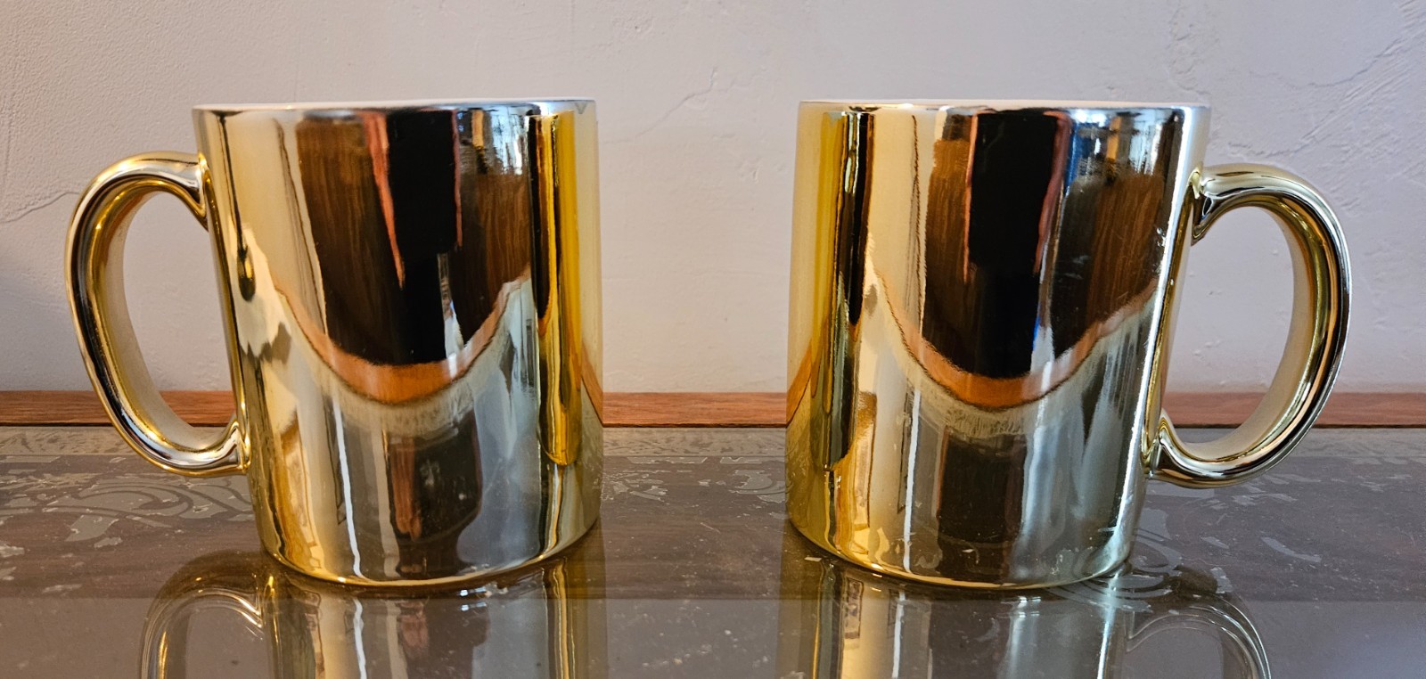 BOSTON WAREHOUSE REFLECTIONS GOLD METALLIC 10 OZ. MUGS SET OF TWO