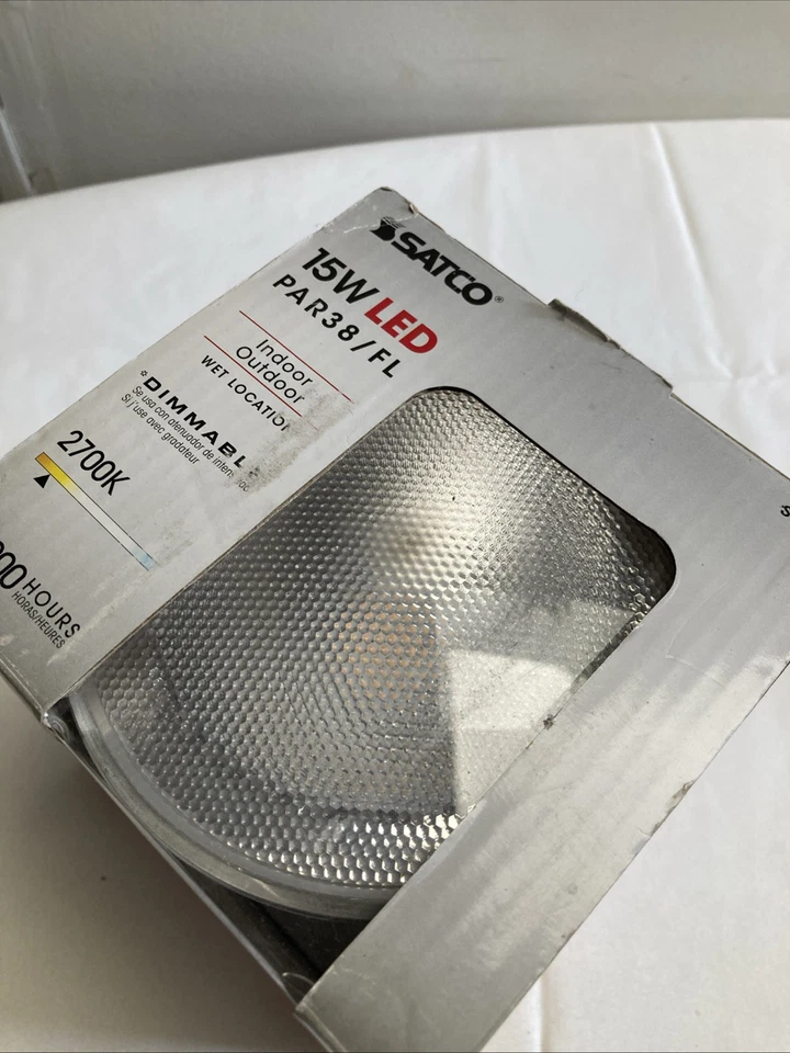 Satco 15W LED par 38 Flood light dimmable 2700k S9445 - Image 4 of 4
