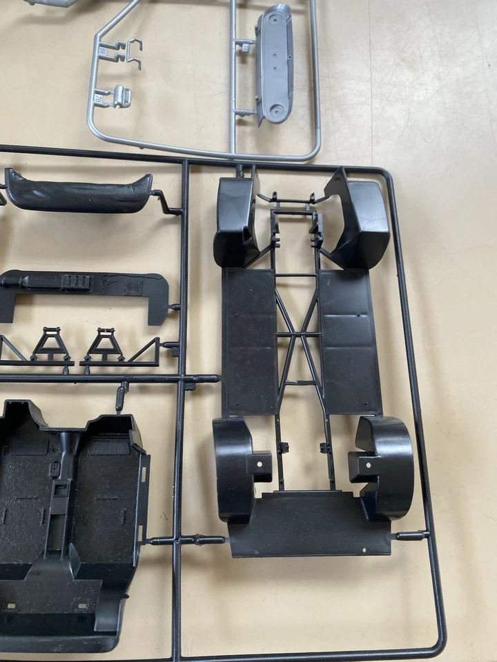 Italeri 673 1966 Ferrari 275 Spyder Nart Italia Kit Modellino Auto Scala 1:24 - Immagine 2 di 4