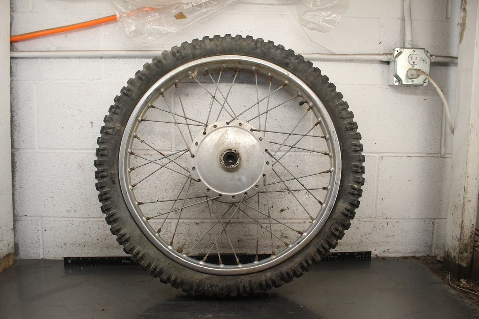 Llanta delantera Yamaha RT1 360 1970 (3,00-21) A340 Foto 4 de 4