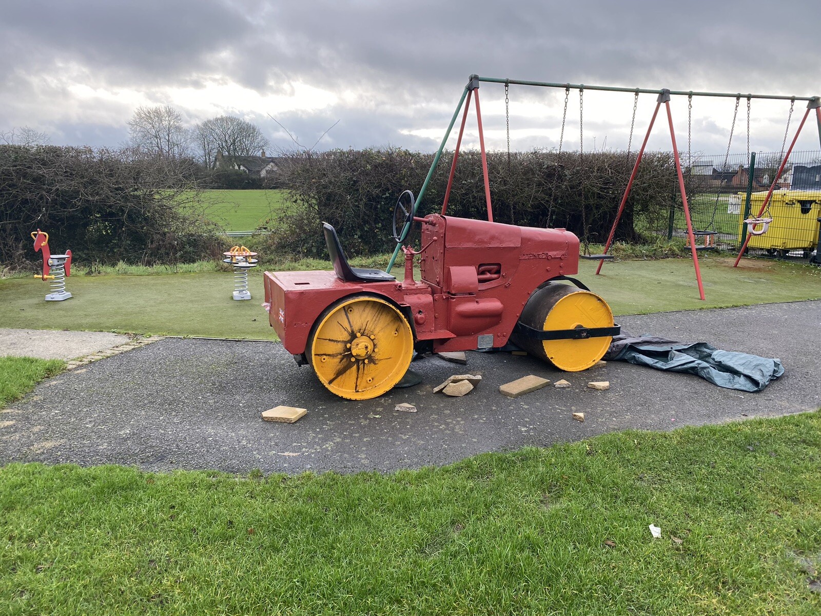 Image 01 - Aveling Barford GAY GA2313 Cricket Pitch Roller - Good working order