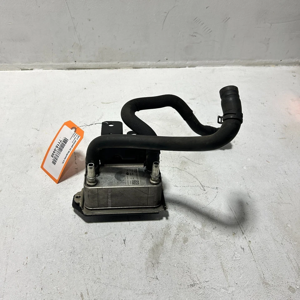 Enfriador de aceite de transmisión automática Jaguar XE 2,0 L 2017-2020 OEM Foto 2 de 4