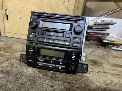 2005-2006 HYUNDAI TUCSON 6-CD RADIO CASSETTE RECEIVER AND AUTO CLIMATE CONTROL