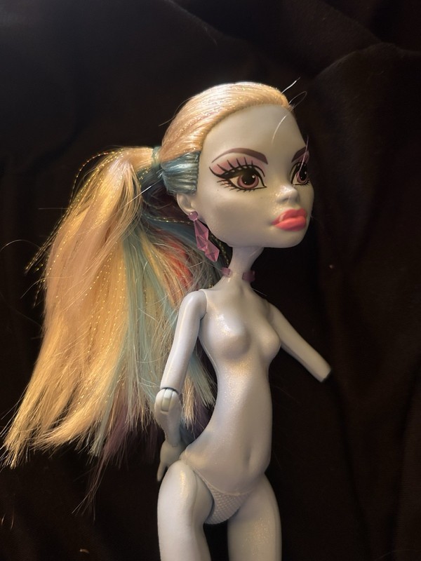 Abby Bominable City Of Frights Monster High Dolli