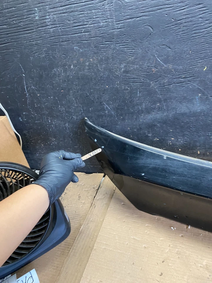 2009 to 2012 Toyota Venza Rear Hatch Tailgate Trim Molding Oem R2215 DG - Image 4 of 4