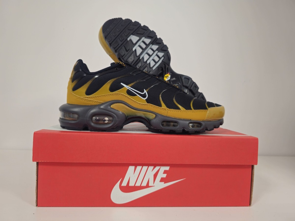 Nike air max plus.Size 42-26.5 cm,42.5-27 cm.Original!New with Box 