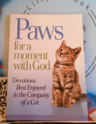 Paws for a Moment With God: Devotions Best Enjoyed in the Company of a Cat