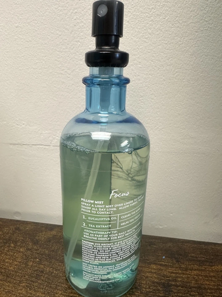 Bath & Body Works Focus Eucalipto + Almohada de té Niebla Aromaterapia 5,3 fl oz  Foto 2 de 4