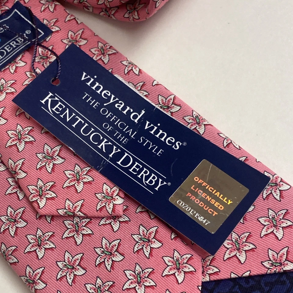 Corbata Vineyard Vines Kentucky Derby Pink Lillies Repp azul seda EE. UU. NUEVA CON ETIQUETAS $95,00 G3 Foto 4 de 4